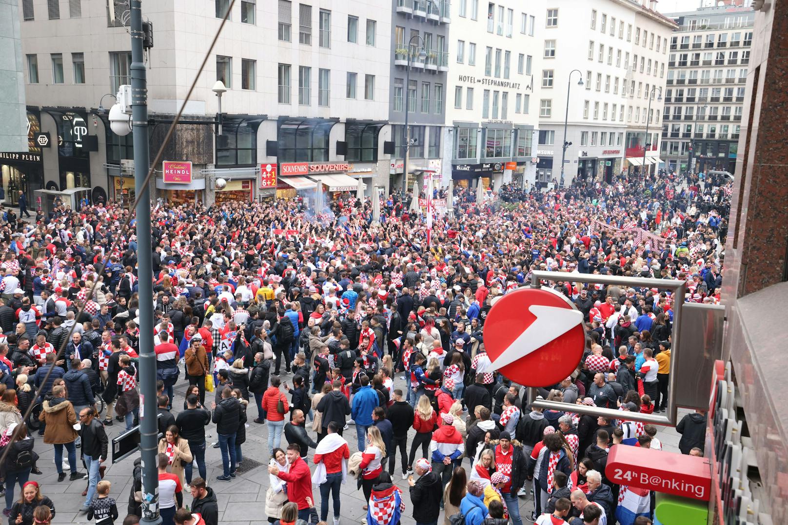 Der Wiener Stephansplatz war voller Kroatien-Fans.