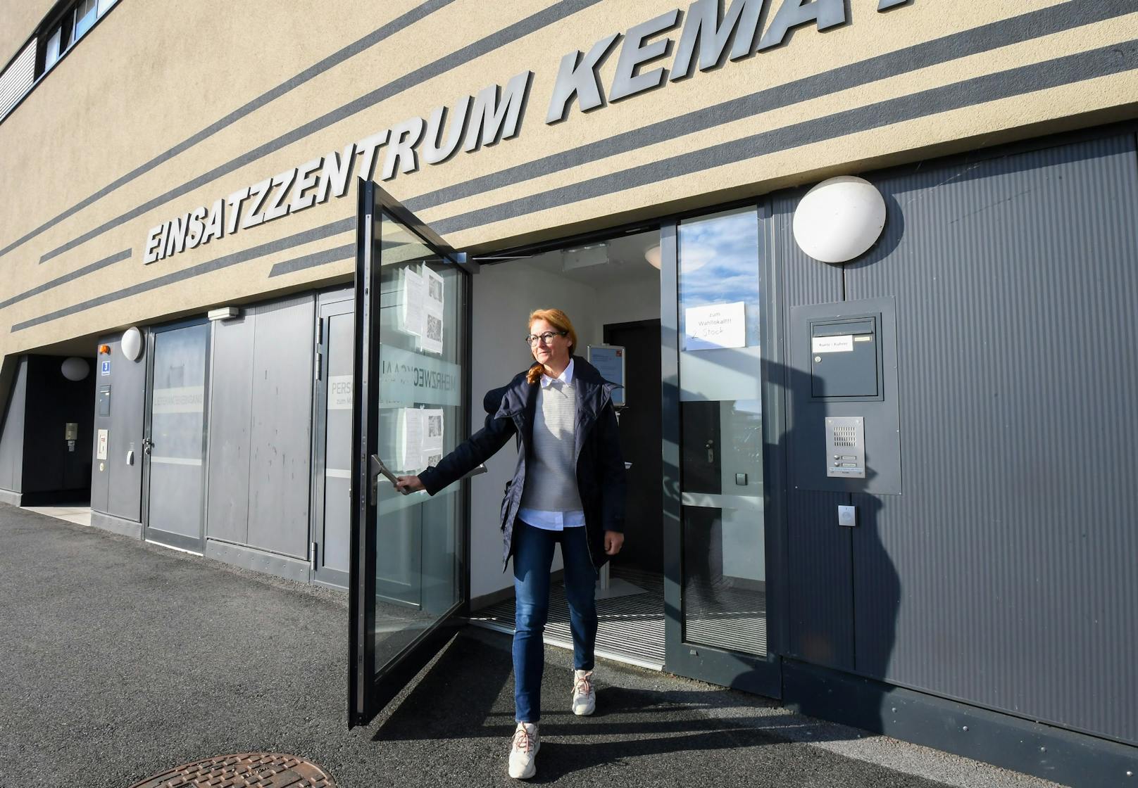 MFG-Spitzenkandidatin <strong>Elfriede Hörtnagl-Zofall</strong> im Rahmen ihrer Stimmabgabe in Kematen.