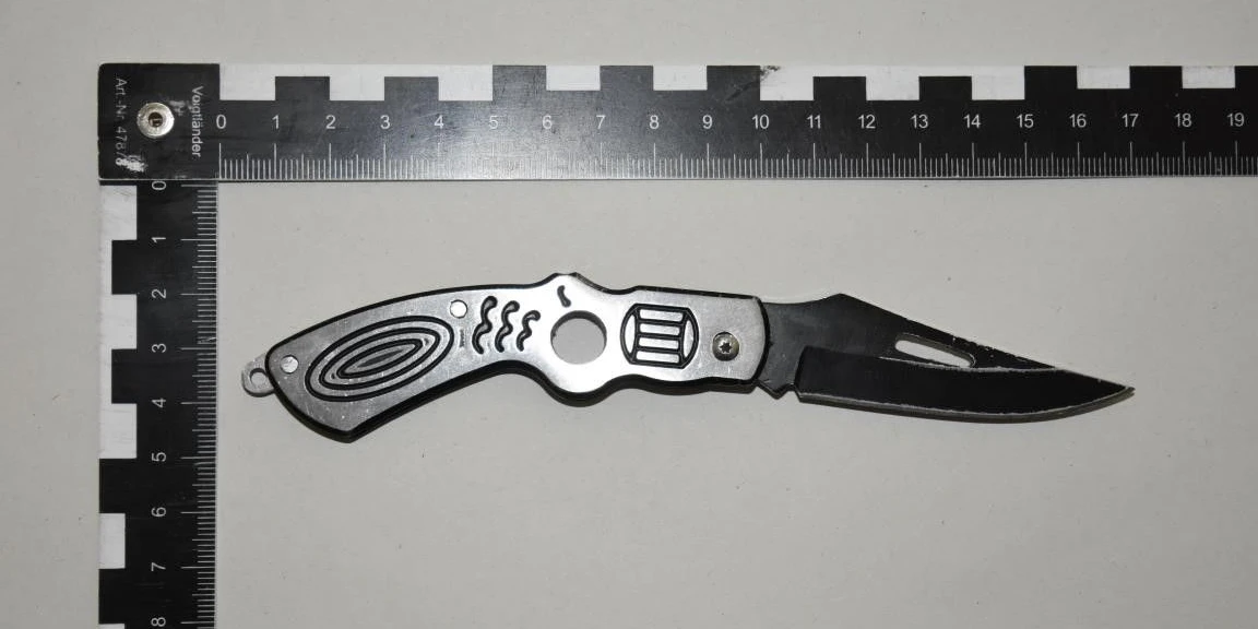 Eines der Messer, mit denen das Opfer bedroht worden sein soll.