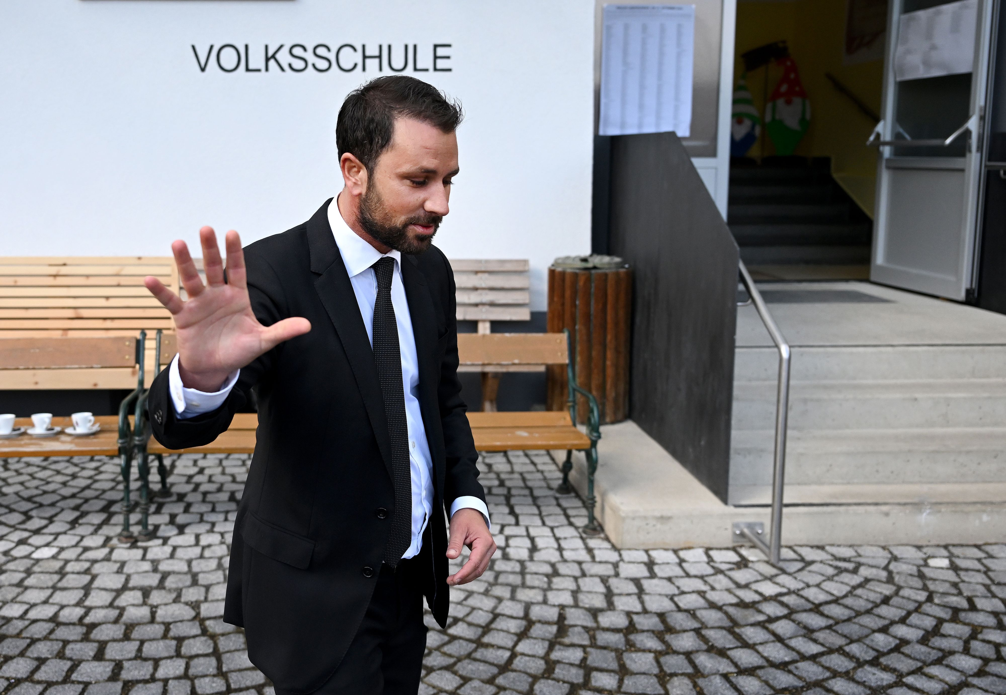 Georg Dornauer (SPÖ) wird heftig kritisiert, weil er seine Arbeit im Landtag fortsetzen möchte.