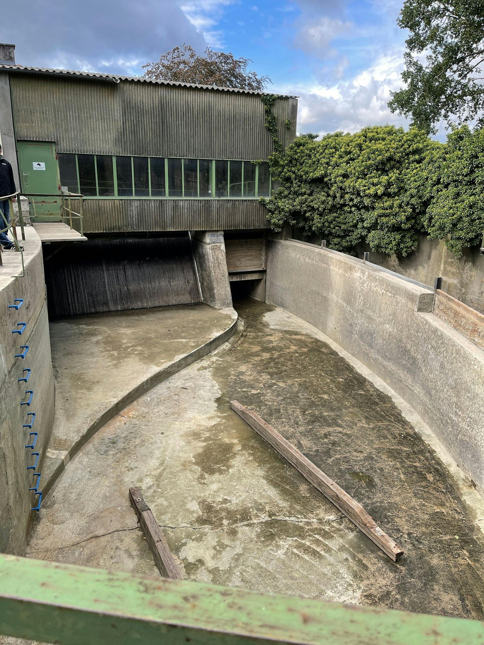 Das Wasser wurde abgelassen, um Reparaturen und Sanierungen durchzuführen.