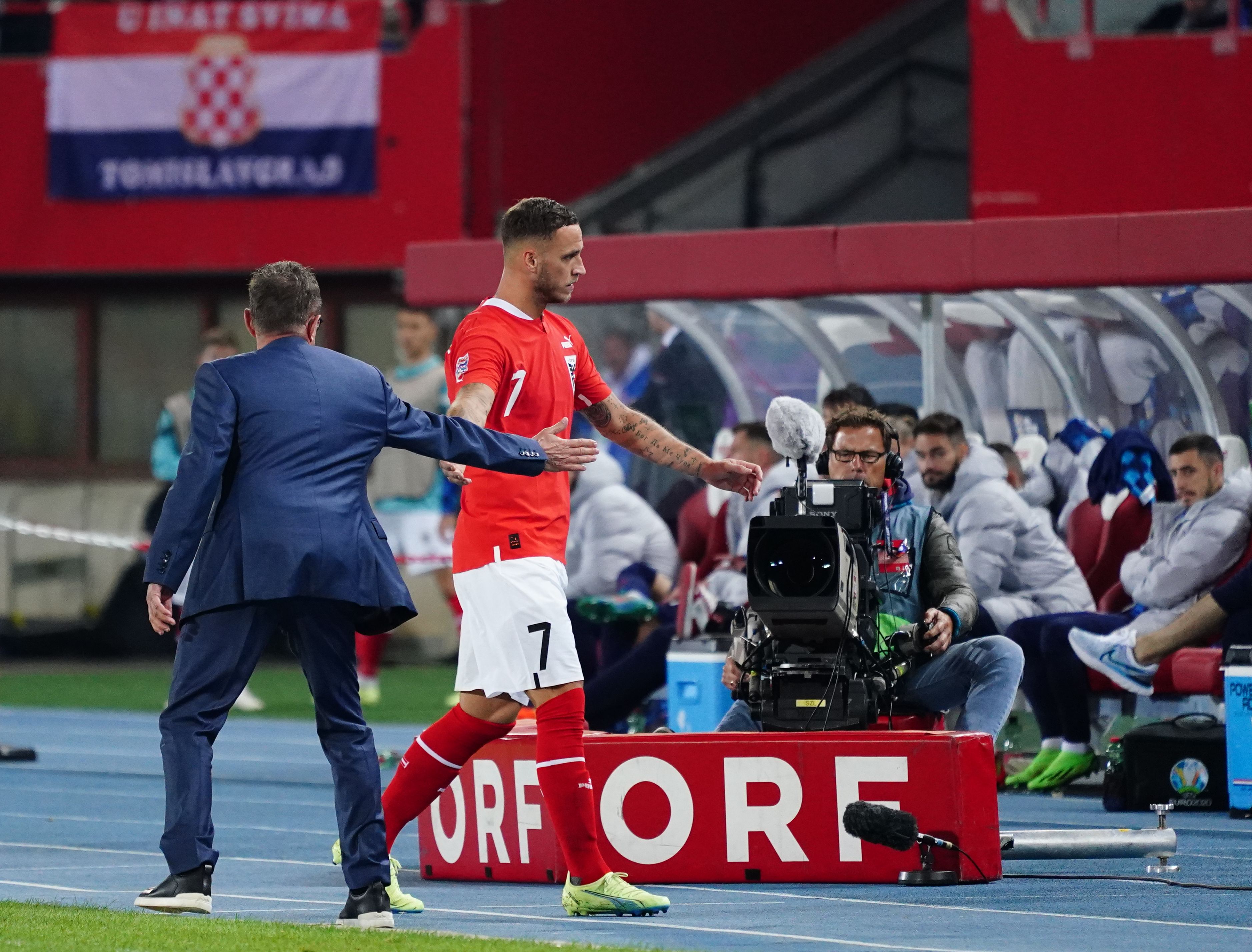 Unter anderem muss Arnautovic früh vom Feld, sagt: "Natürlich war ich kurz sauer. Aber ich respektiere das."