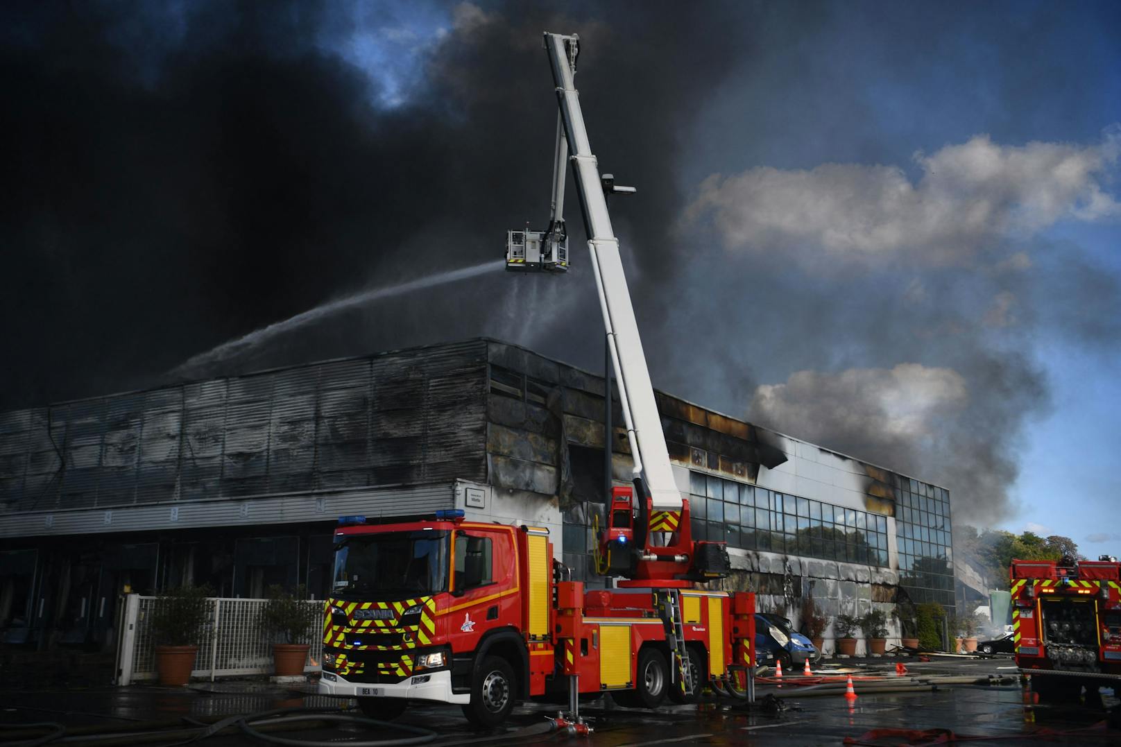 Am Sonntag, 25. September 2022, ist auf dem Frischwaren-Großmarkt Rungis ein Großbrand ausgebrochen.