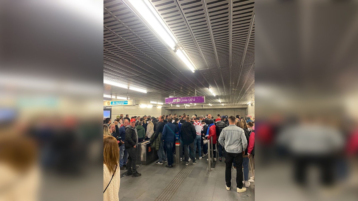 Massenansturm auf die U-Bahn Station Praterstern.