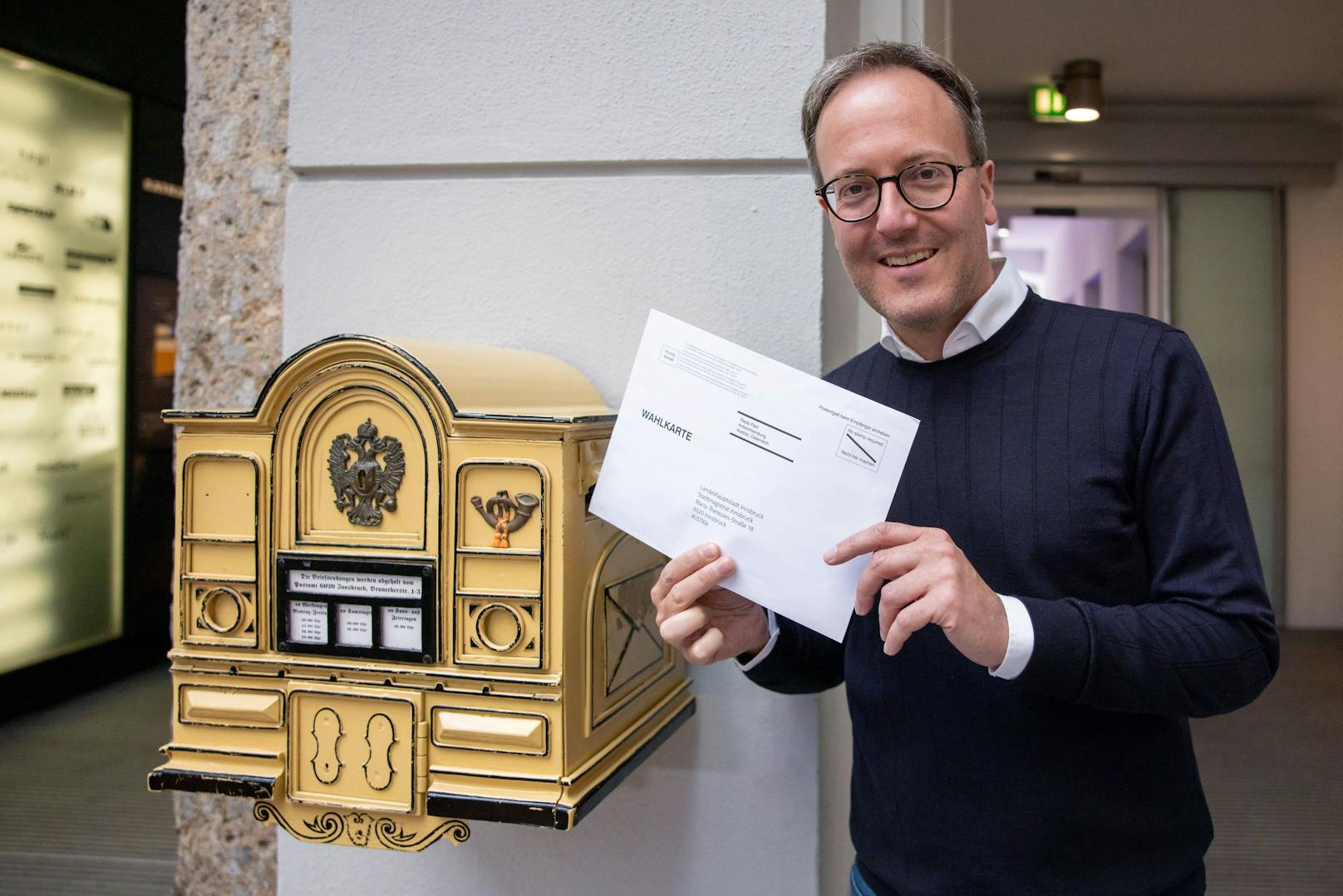 NEOS-Spitzenkandidat <strong>Dominik Oberhofer</strong> war sogar noch früher dran. Er hatte bereits am Freitag, 16. September 2022, seine Stimme in einen Innsbrucker Briefkasten geworfen.