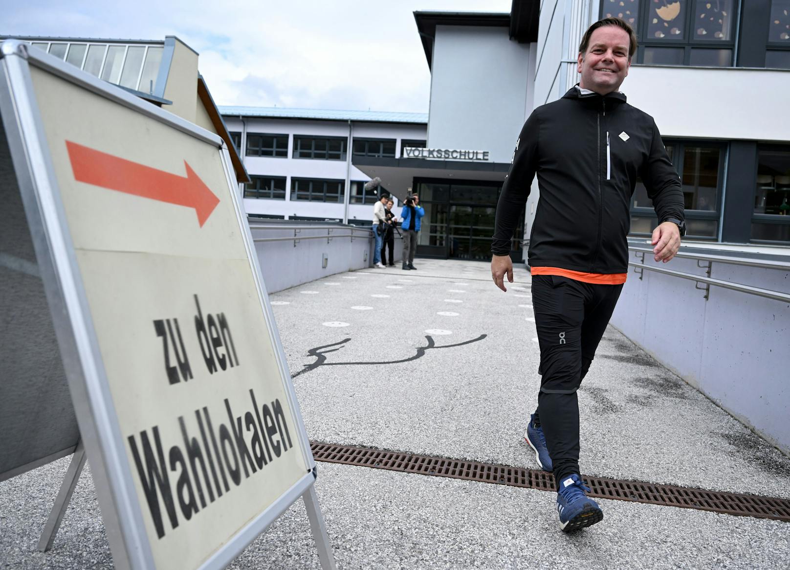 FPÖ-Spitzenkandidat <strong>Markus Abwerzger</strong> bei seiner Stimmabgabe zur Tiroler Landtagswahl in Axams.