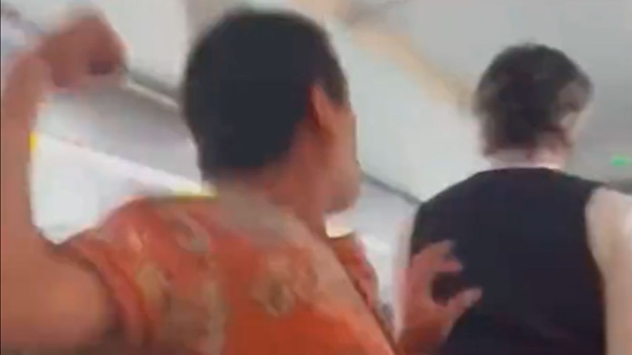 Heute.at - Passagier rastet mitten in Flugzeug aus und prügelt los