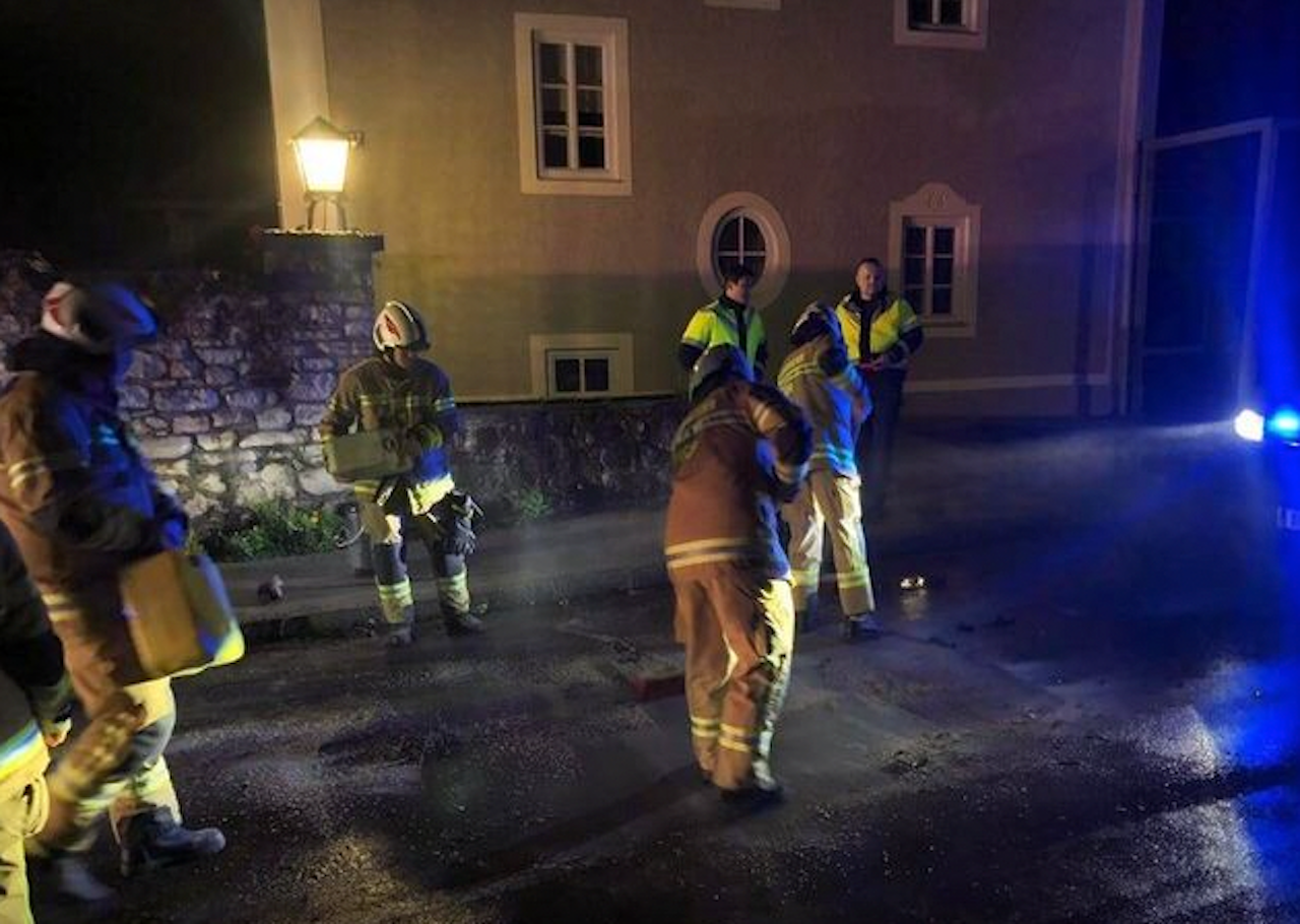 Heute.at - Drogenlenker mit frisiertem Motor donnerte gegen Wand