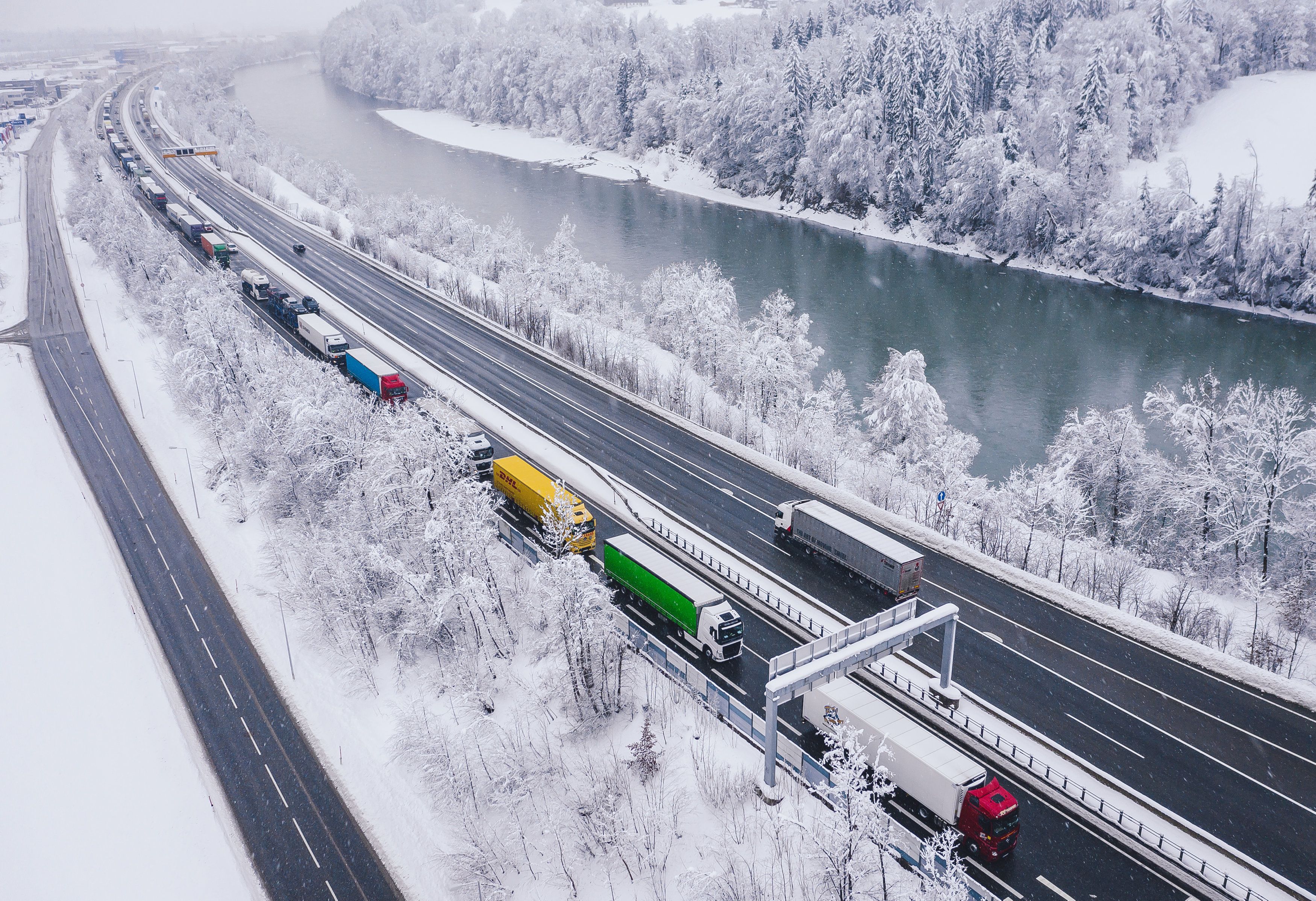Stau auf der A12 Inntalautobahn (Archivfoto) – Österreich steht ein Wintereinbruch bevor.