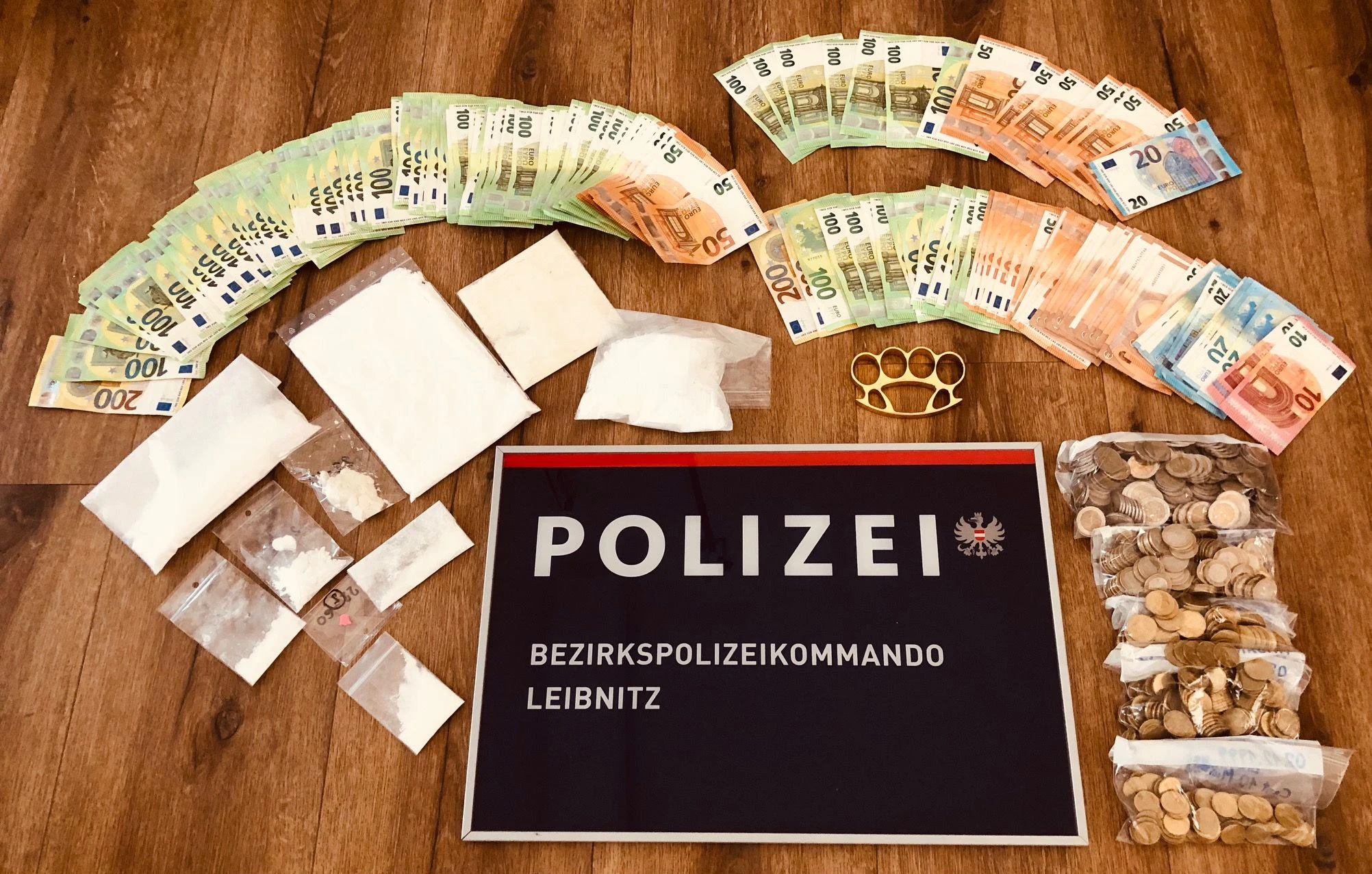 Die Tatverdächtigen sitzen in Haft.