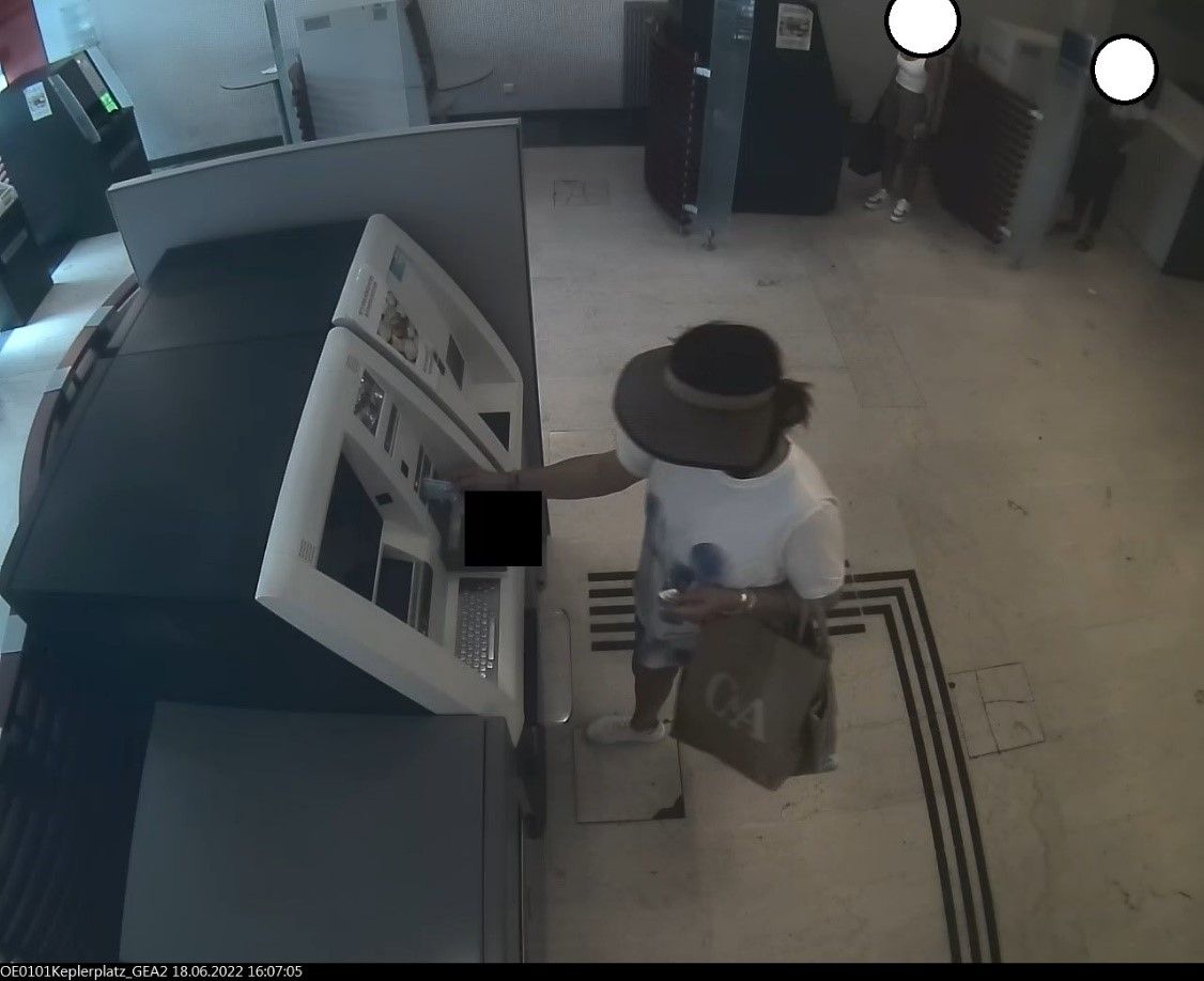 Die Polizei sucht nach dieser Frau.