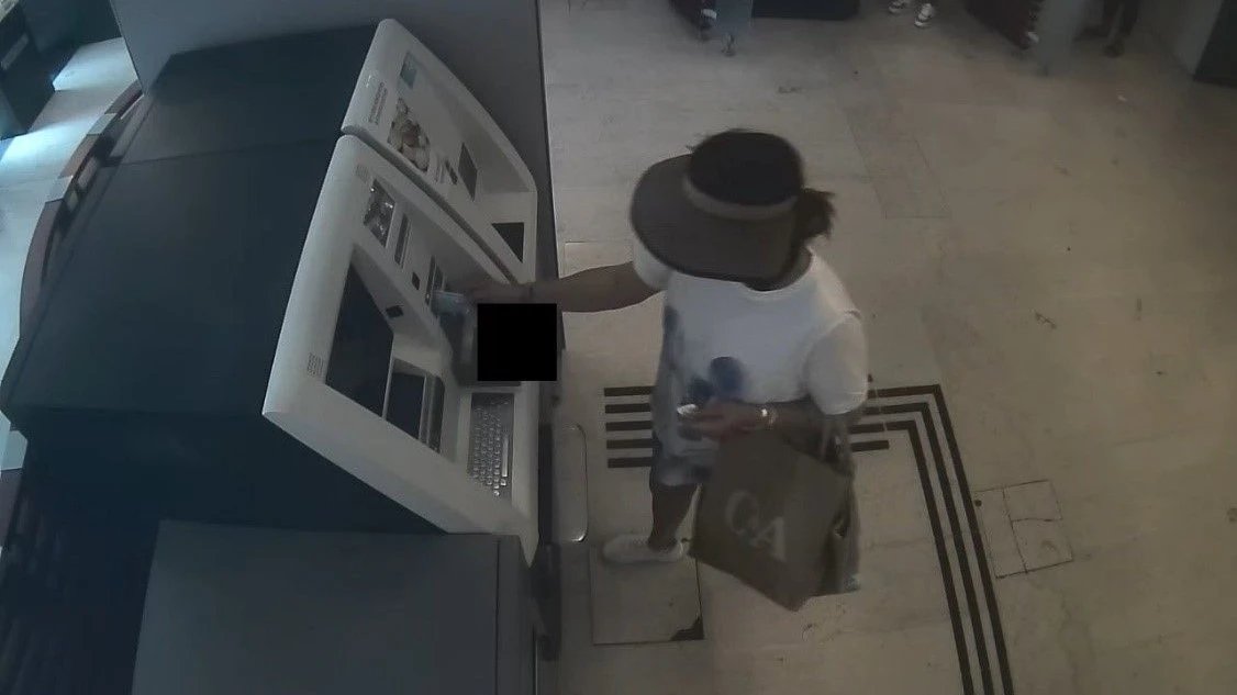Die Polizei sucht nach dieser Frau.