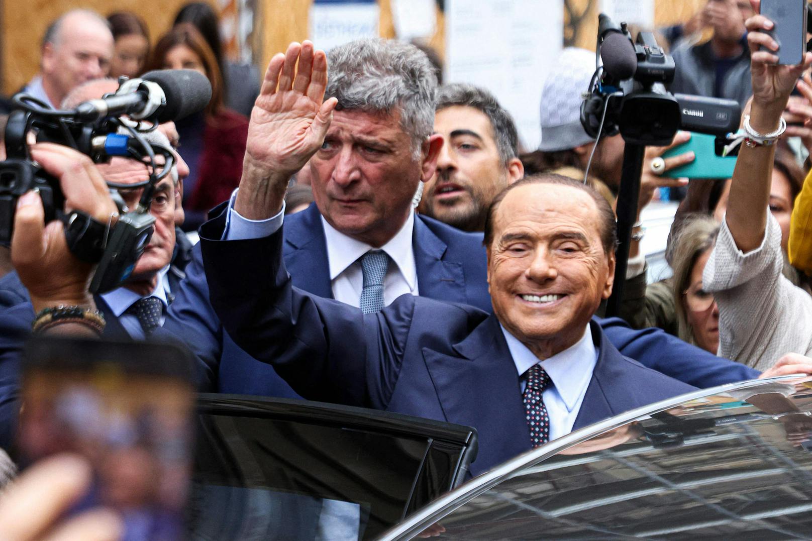 Auch die Forza Italia des viermaligen Regierungschefs Silvio Berlusconi bleibt deutlich unter den Erwartungen.