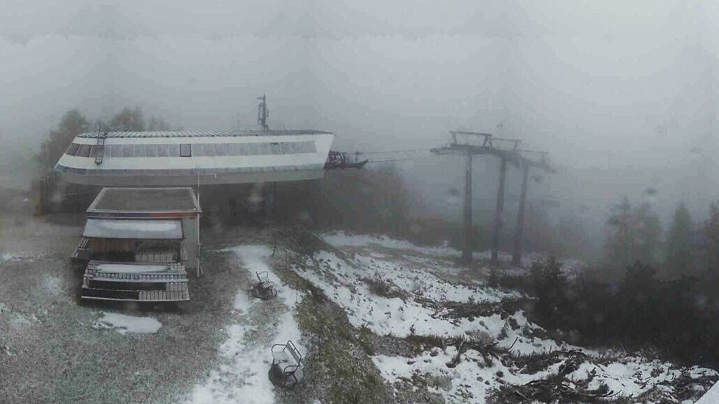  Die Gegend rund um die Bergstation Hössexpress in Hinterstoder zeigte sich am Vormittag ganz in weiß.