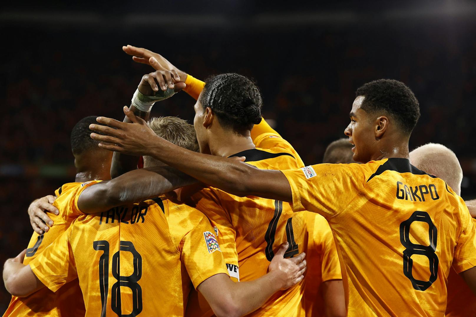 Auf allen Positionen top besetzt – die Niederlande zeigt wieder aufregenden Fußball, qualifizierte sich für das Final-4-Turnier der Nations League. Die Trikots in Gold-Orange sollen ein Vorzeichen sein …