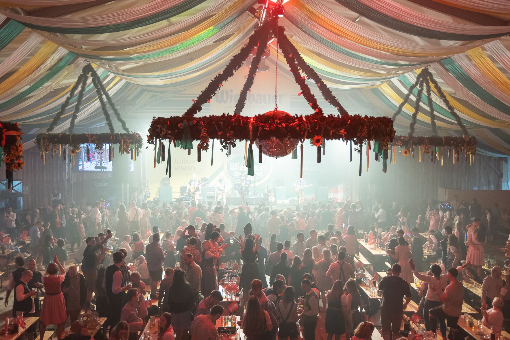 Gute Stimmung auf der Kaiser Wiesn