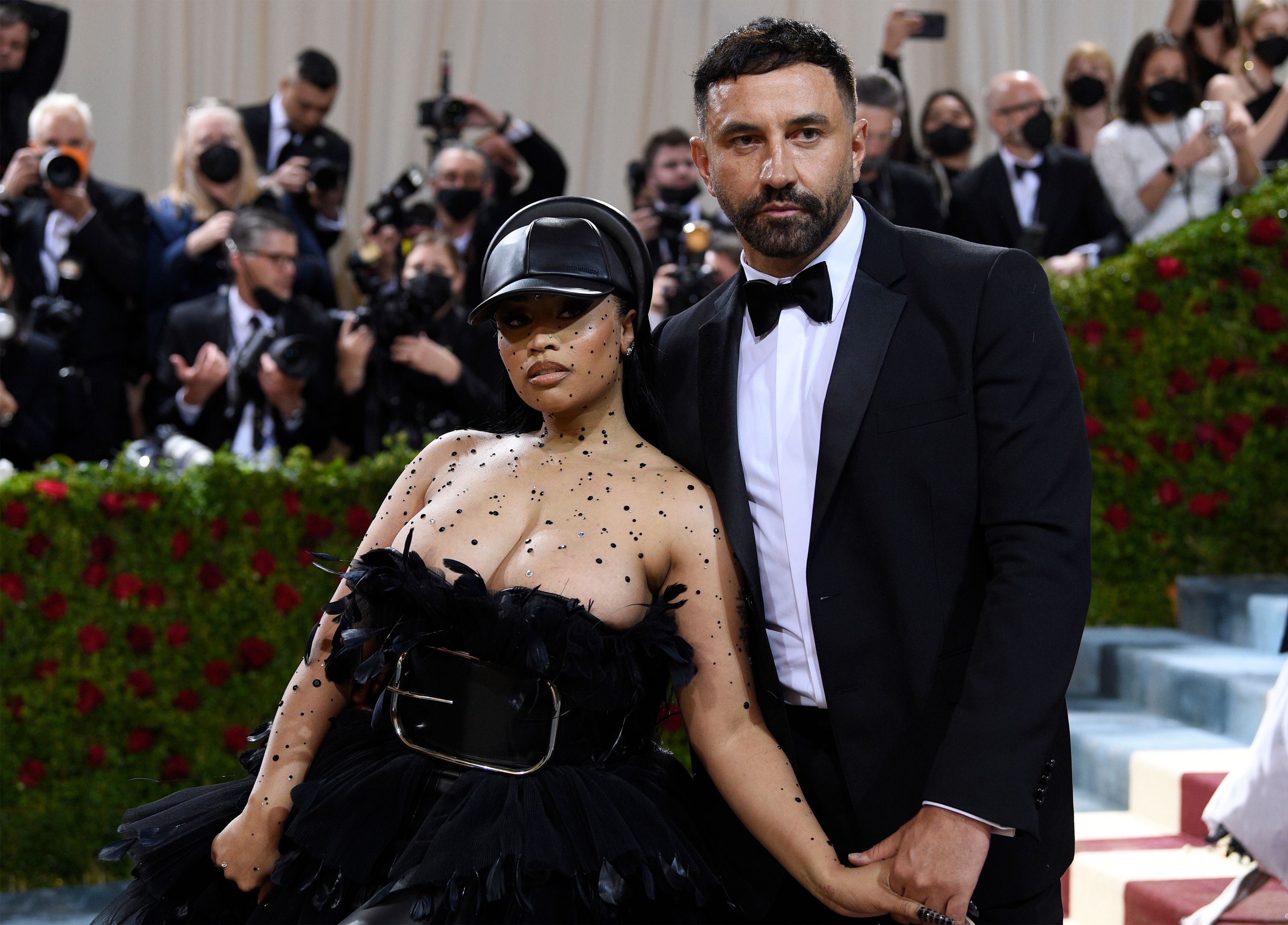 Download von www.picturedesk.com am 28.09.2022 (13:25).  Nicki Minaj, left, and Riccardo Tisci attend The Metropolitan Museum of Art's Costume Institute benefit gala celebrating the opening of the "In America: An Anthology of Fashion" exhibition on Monday, May 2, 2022, in New York. (Photo by Evan Agostini/Invision/AP) - 20220503_PD1338 - Rechteinfo: Rights Managed (RM)