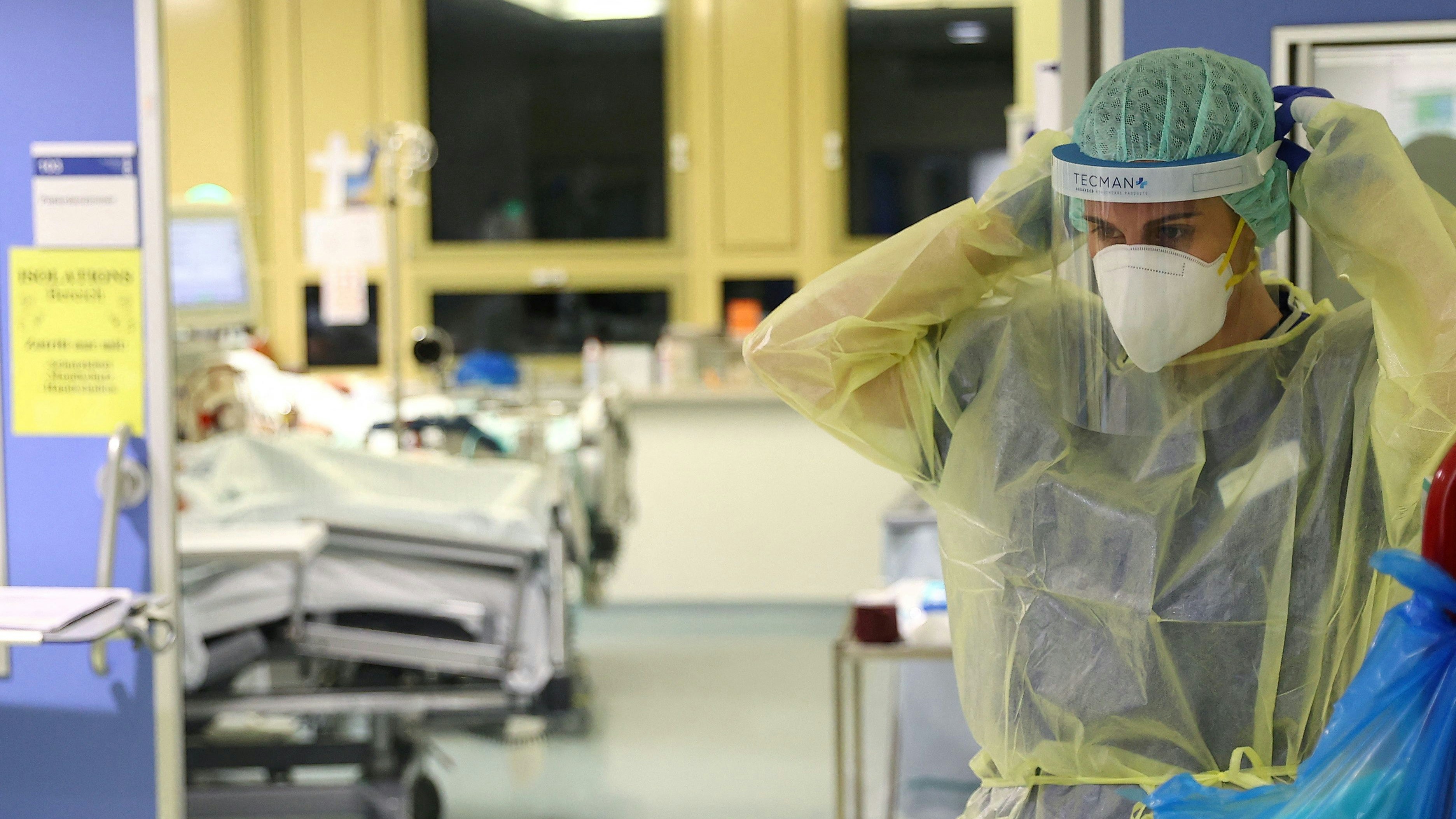 Lange war es ruhig, nun steigen aber die Zahlen der Corona-Patienten in den Spitälern wieder an.