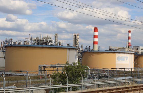 Die OMV-Raffinerie in Wien-Schwechat könnte durch Sabotage lahmgelegt worden sein.