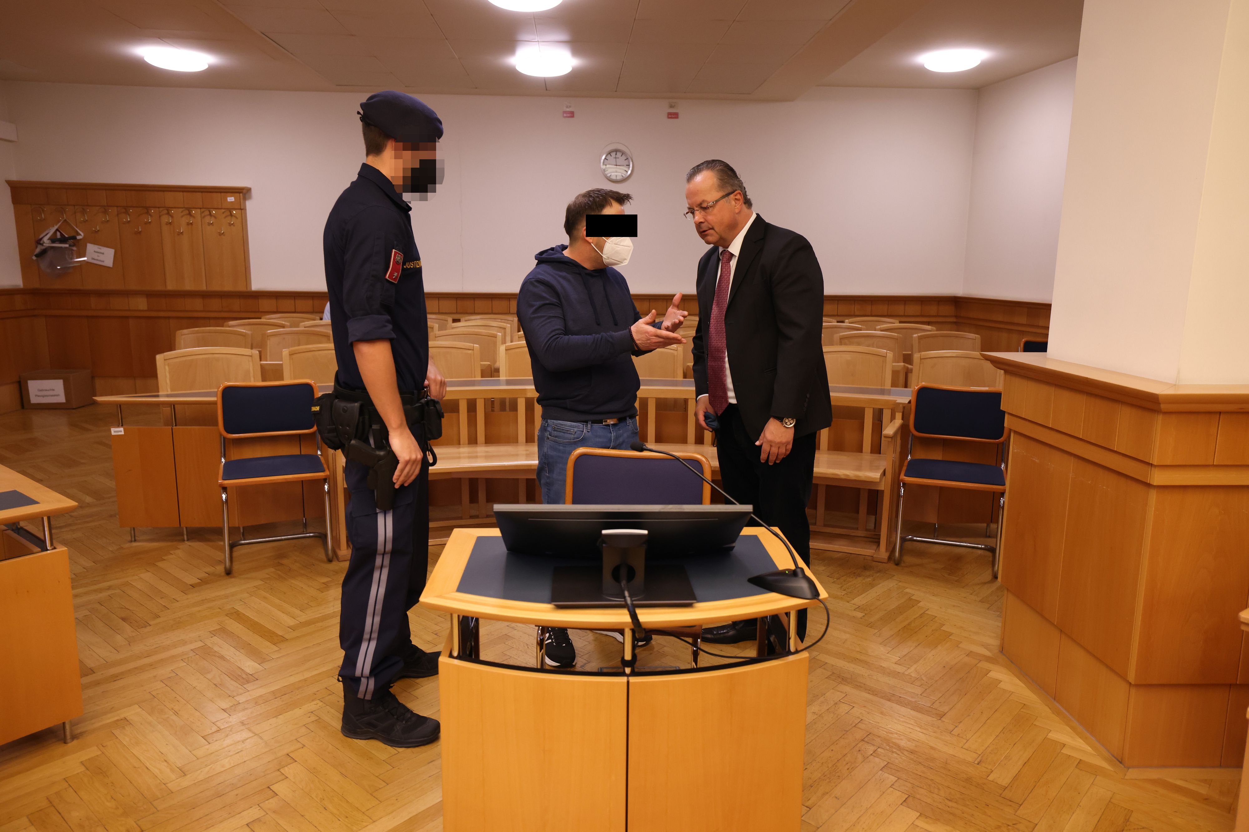 Der zehnfache Familienvater und Jurist Reichenbach (r.) bestritten die Vorwürfe