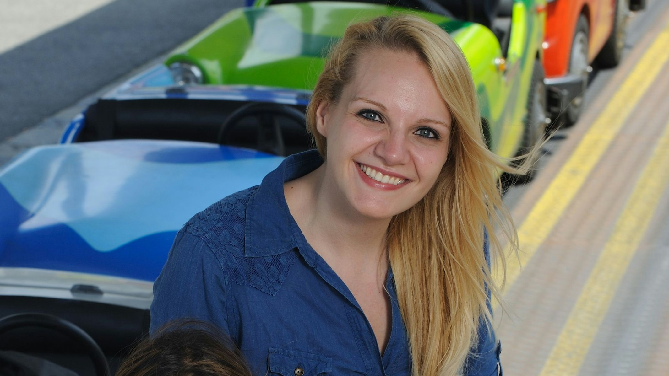 Download von www.picturedesk.com am 29.09.2022 (06:58).  Oe3 Ladies Daniela Zeller ( li ) und Lisa Hotwagner im Wiener Prater - 20110630_PD7756 - Rechteinfo: Rights Managed (RM)