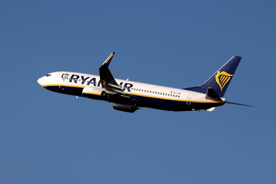 Die Billig-Fluglinie Ryanair wird jetzt teurer.