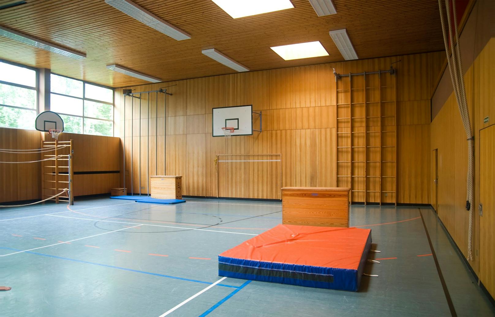 In einem Turnsaal in einer Mittelschule in Linz soll es zu dem Vorfall gekommen sein.&nbsp;