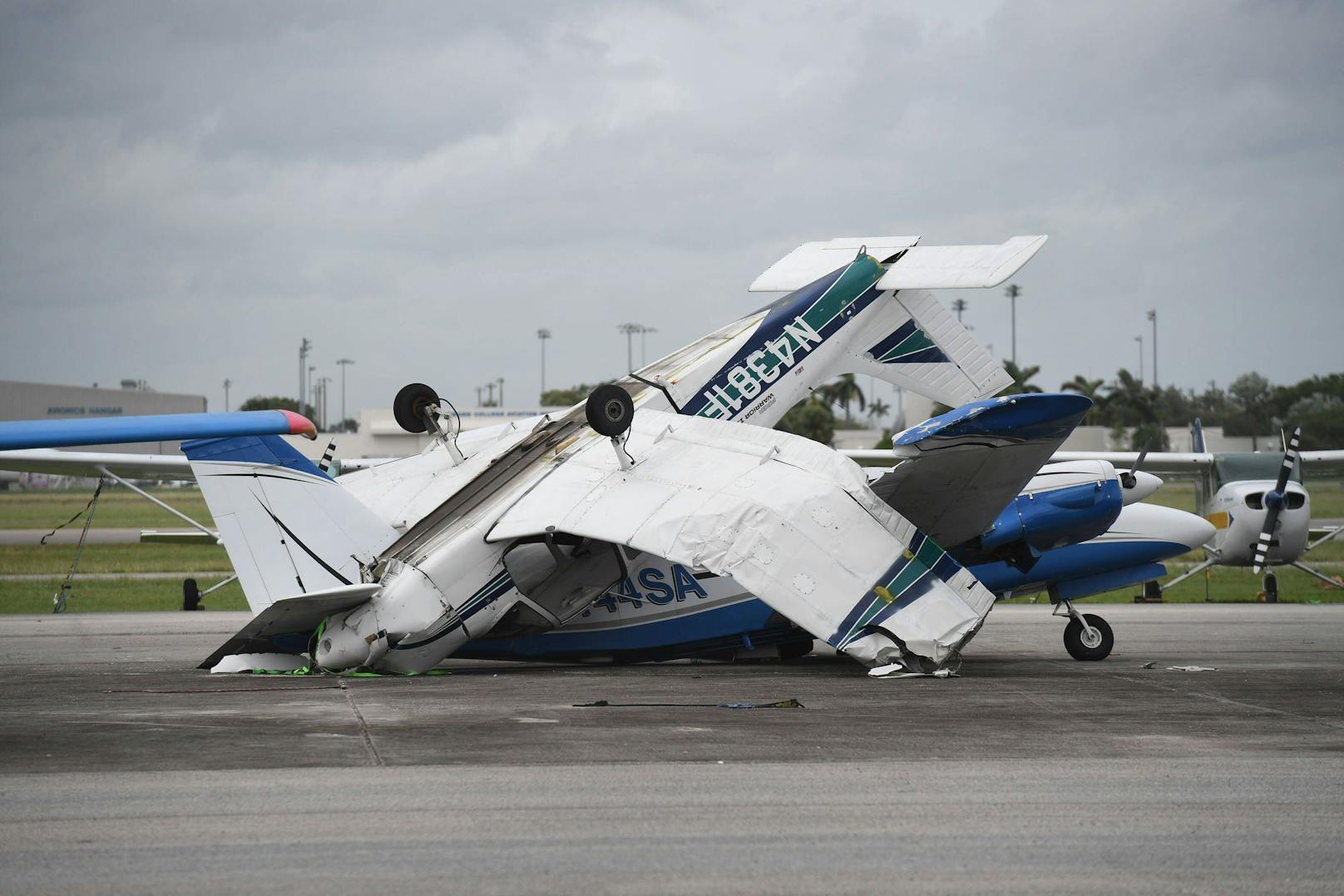Der Hurrikan verwehte sogar Flugzeuge.