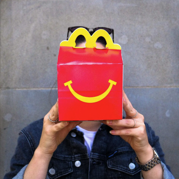 Das Happy Meal von McDonald’s ist dein Lieblingsmenü? In den USA kommt es ab dem 3. Oktober für Erwachsene auf den Markt.