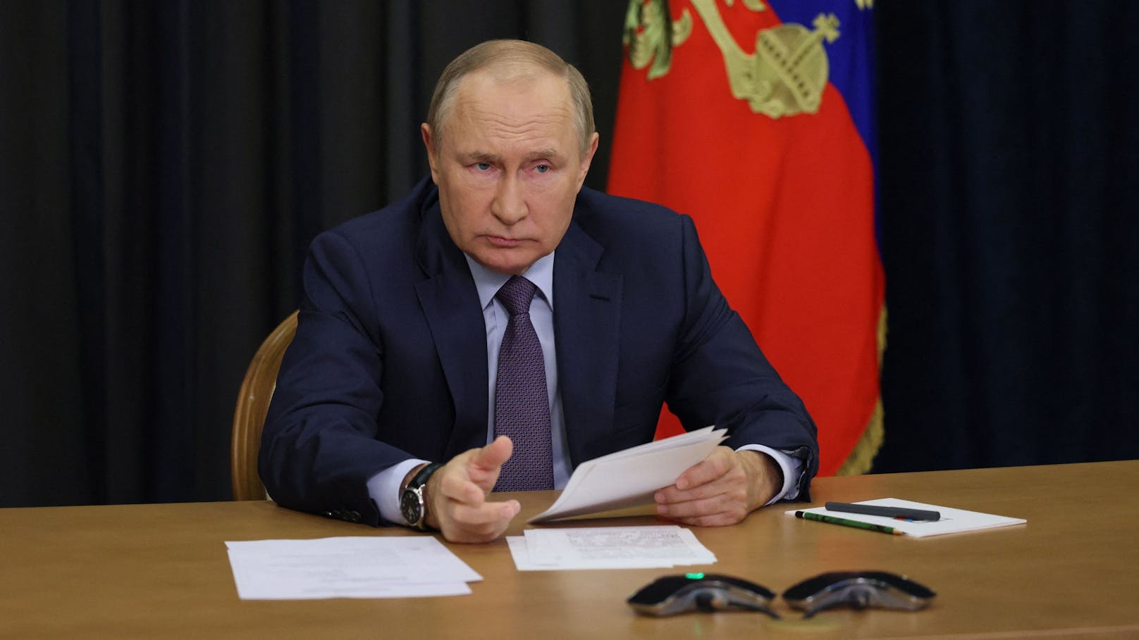  Bei einer Zeremonie am Freitag im Kreml mit Staatschef Wladimir Putin sollen die Abkommen über die Aufnahme dieser Regionen in die Russische Föderation unterzeichnet werden.