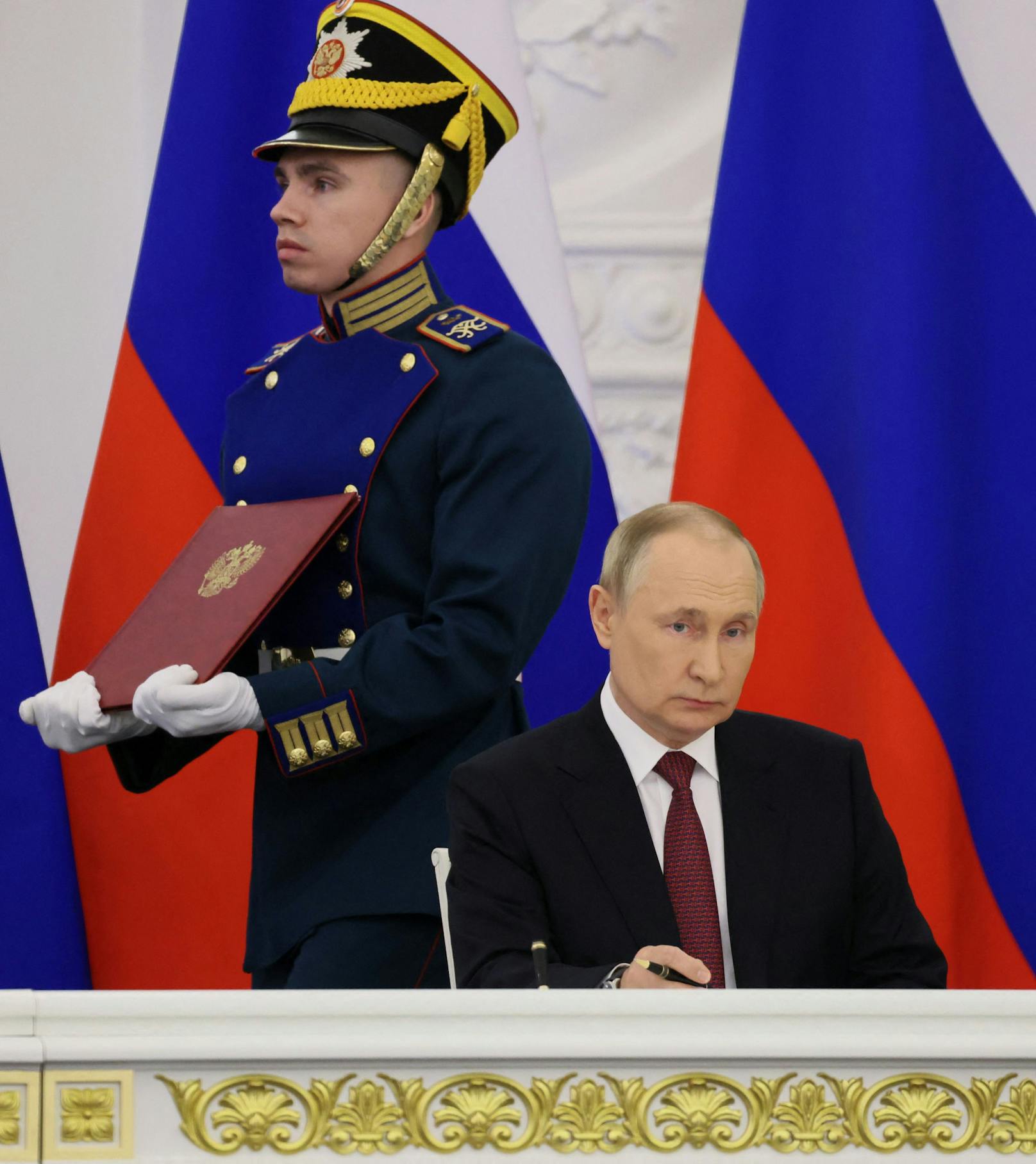 Putin nimmt abschließend noch einmal auf die Entscheidung der Bevölkerung in der Ostukraine Bezug. "Die Wahrheit ist auf unserer Seite."