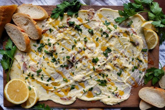 Nach der Baked Feta Pasta erobert das Butter-Board die sozialen Netzwerke.