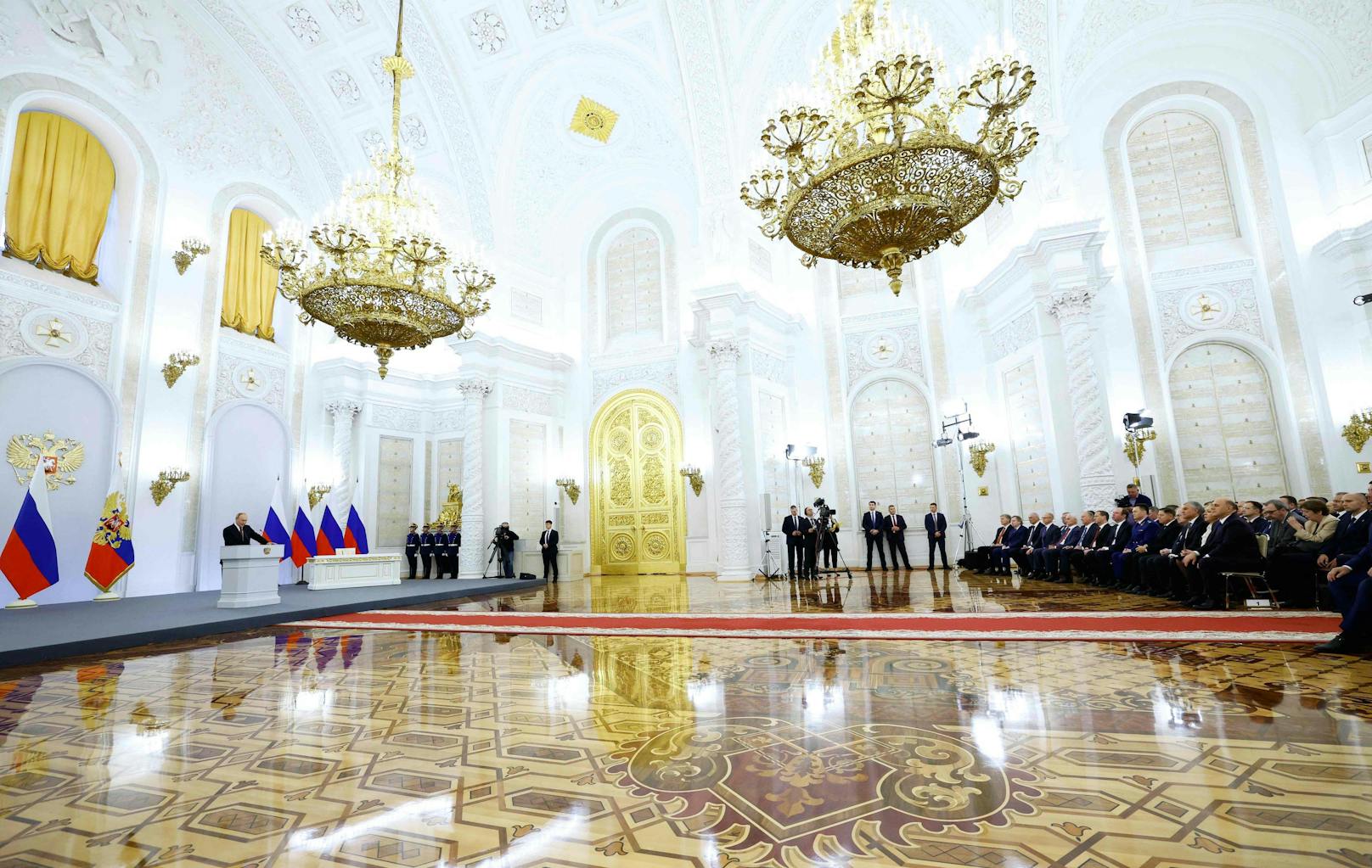 Der russische Präsident Wladimir Putin hält am 30. September 2022 im Kreml-Palast seine Rede.