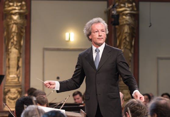 Franz Welser-Möst dirigiert beim Neujahrskonzert 2023 fast ausschließlich Erstaufführungen.