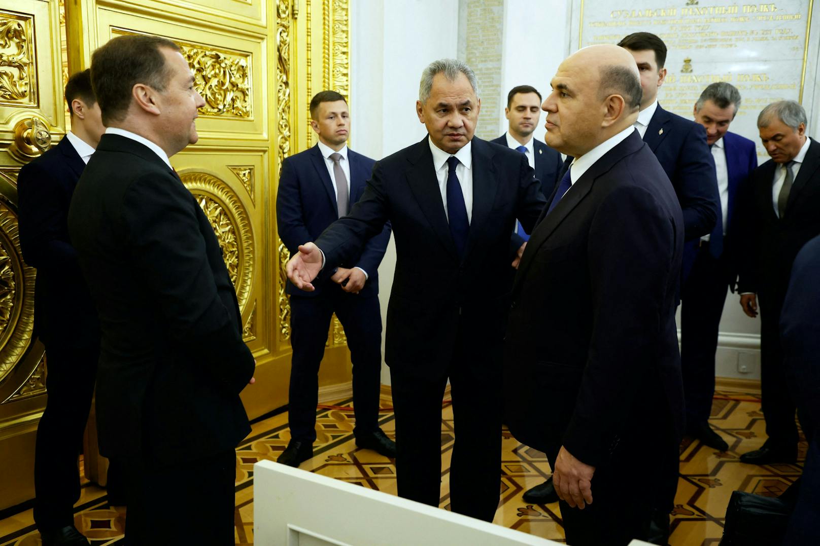 Der russische Ministerpräsident Michail Mischustin, Verteidigungsminister Sergej Schoigu und der stellvertretende Vorsitzende des Sicherheitsrates Dmitri Medwedew.