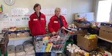 Vereine helfen Sozialmarkt, sammeln Ware vor Supermarkt
