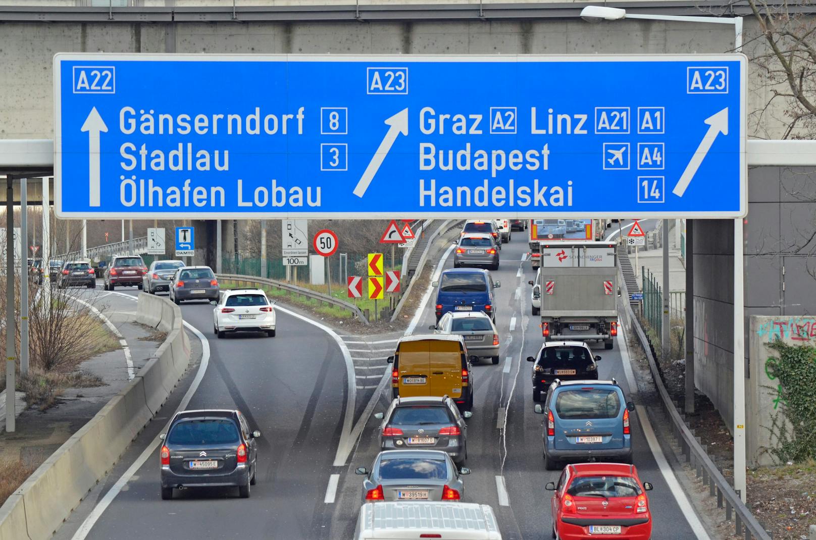 Bleifuß am Werk: Ein Wiener ist nach einer Raserei auf der A22 bald seinen Führerschein los.