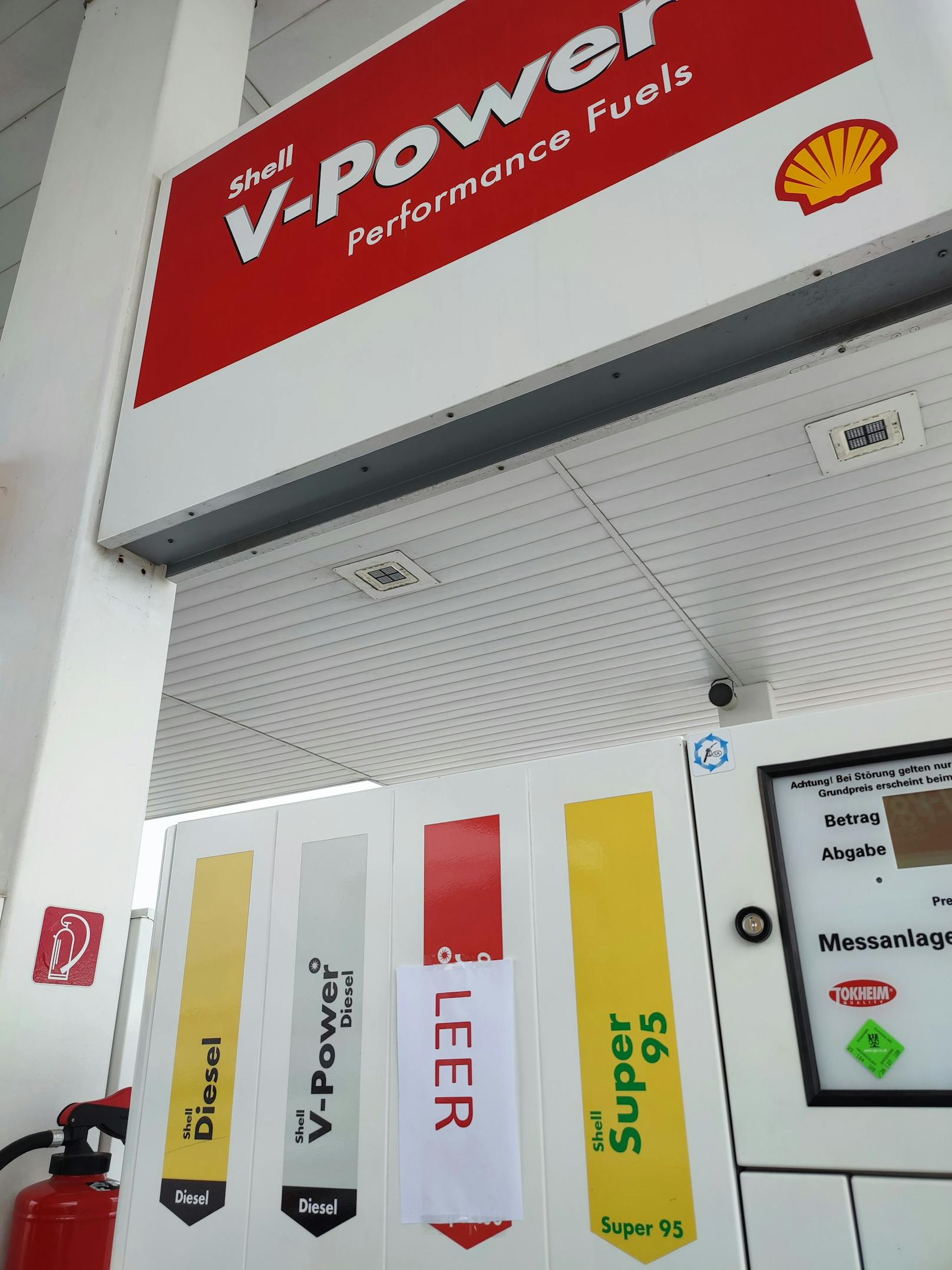 Bei der Shell in Wiener Neustadt fiel wohl eine Lieferung aus, schon um 17 Uhr gab es kein Benzin mehr.