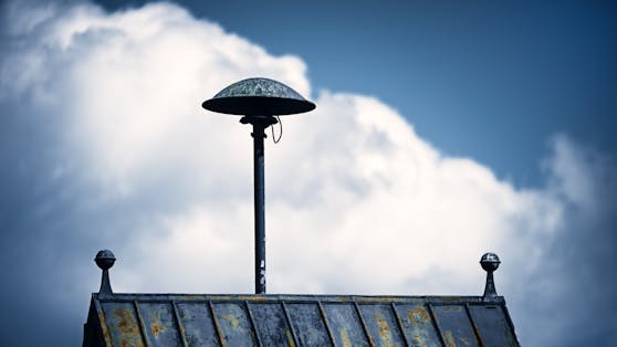Eine Motorsirene auf einem Dach. (Symbolbild)
