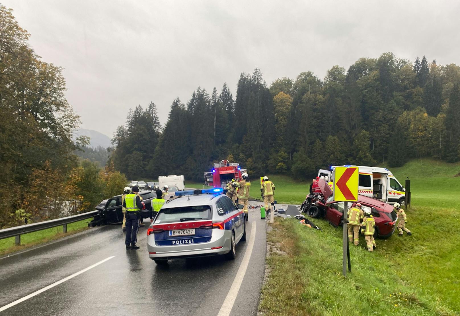 Frontalunfall auf der Loferer Bundesstraße in Sankt Johann in Tirol.