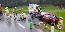 Autos völlig zerfetzt – heftiger Frontal-Crash in Tirol