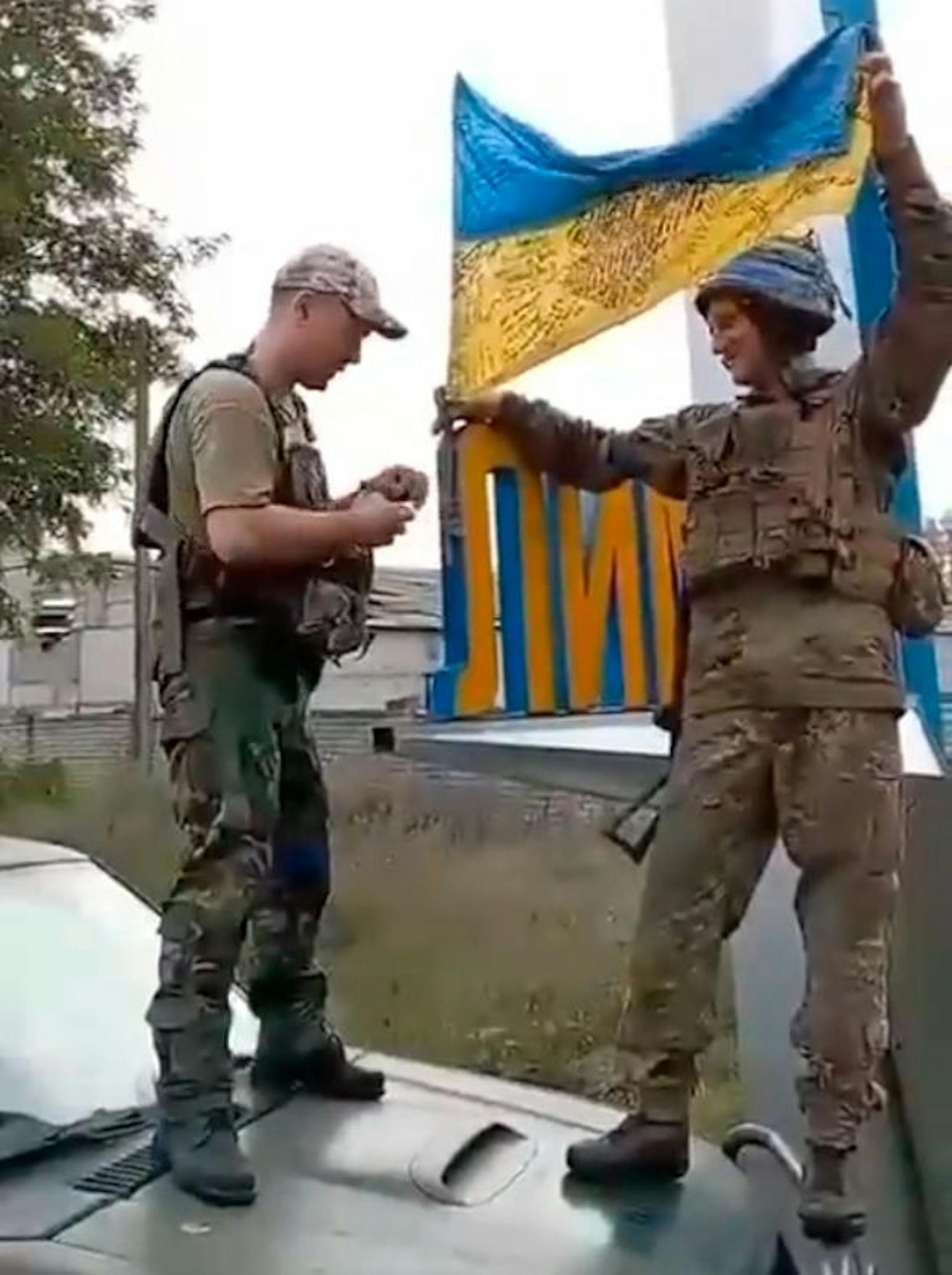 Die ukrainische Armee hat im Rahmen ihrer Gegenoffensive am 1. Oktober 2022 die Donbas-Stadt Lyman befreit.&nbsp;<a target="_blank" href="https://www.heute.at/g/putins-armee-droht-im-donbas-massive-niederlage-100230756">Mehr dazu hier &gt;&gt;</a>