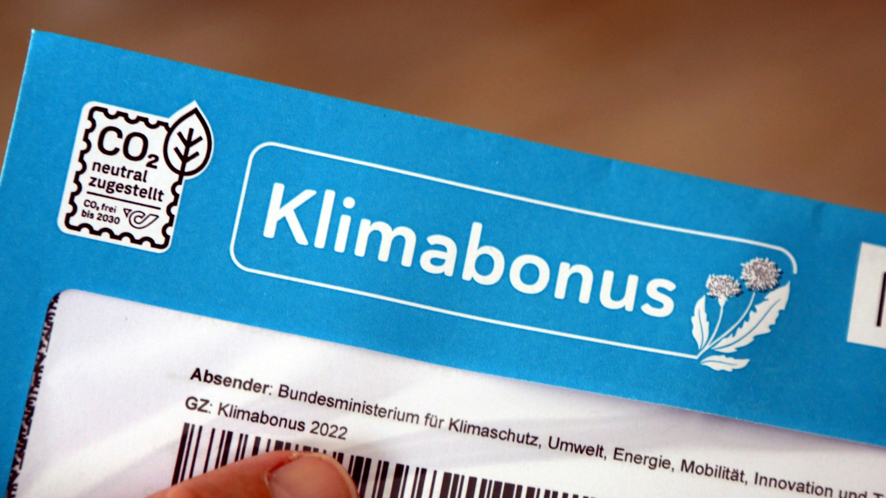 Sind dem Finanzamt die Kontodaten nicht bekannt, wird der Klimabonus in Form von Gutscheinen per RSa-Brief zugestellt.