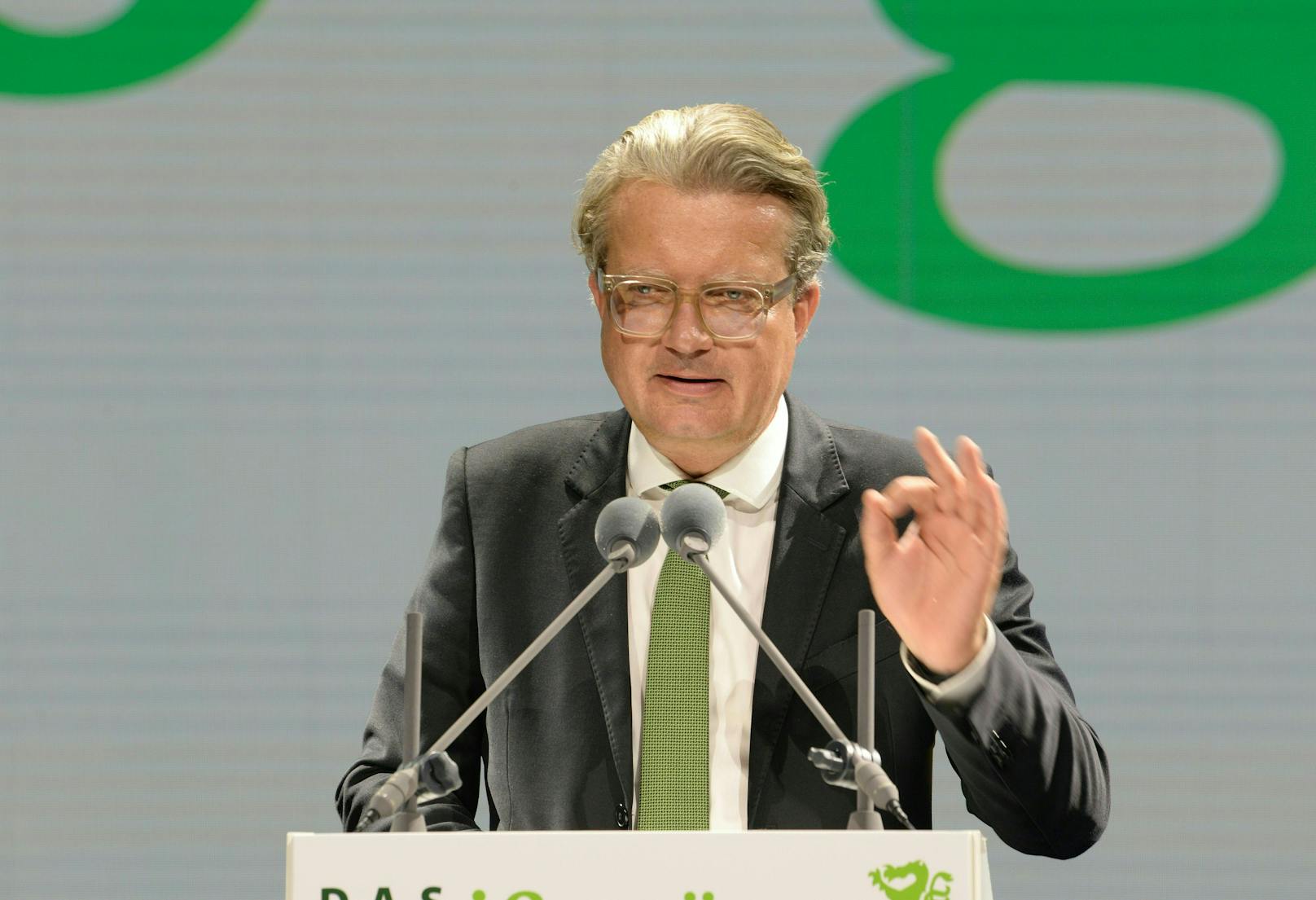 Der steirische VP-Landeshauptmann Christopher Drexler (ÖVP) übt Kritik an Oberösterreichs Landeschef Thomas Stelzer (VP).