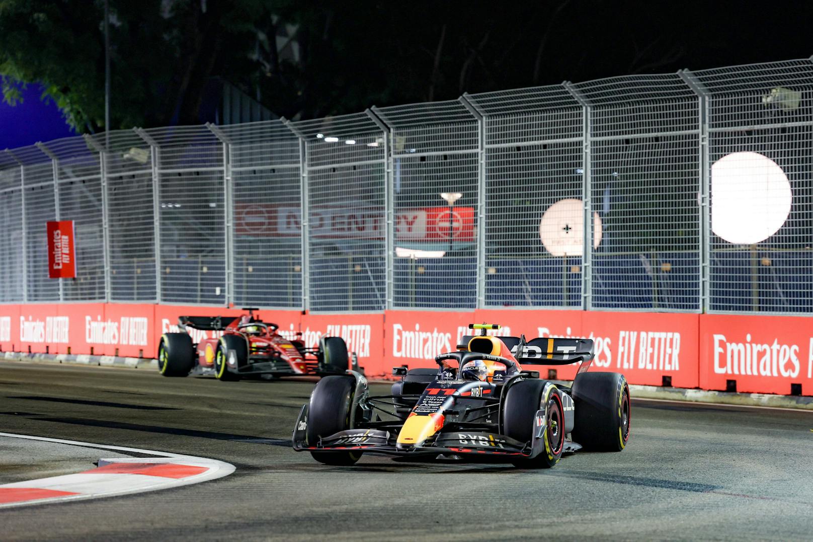 Perez siegte in Singapur vor Leclerc