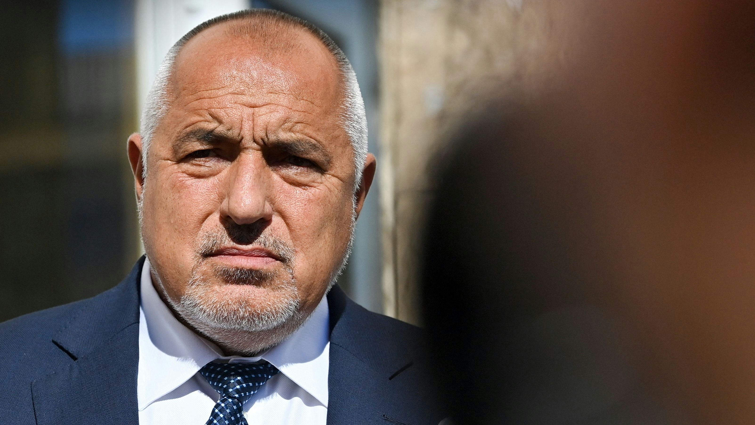 Download von www.picturedesk.com am 02.10.2022 (19:48).  The head of GERB party and former Bulgaria's prime minister Boyko Borisov speaks to media after voting at a polling station during the country's parliamentary elections in Sofia on October 2, 2022. - Bulgarians began voting in their fourth general election in 18 months, anxious about soaring consumer prices and energy costs ahead of a winter overshadowed by the Ukraine war. (Photo by Nikolay DOYCHINOV / AFP) - 20221002_PD2136 - Rechteinfo: Rights Managed (RM) Nur für redaktionelle Nutzung! Werbliche Nutzung erfordert Freigabe: bitte schicken Sie uns eine Anfrage.