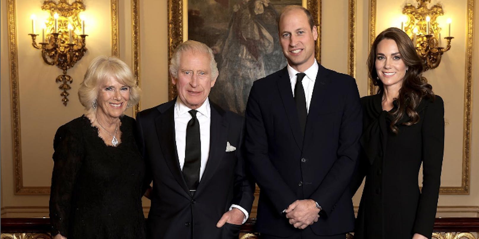 Das Bild wurde am 18. September aufgenommen. Queen Consort Camilla, König Charles III. und der Prinz und die Prinzessin von Wales.