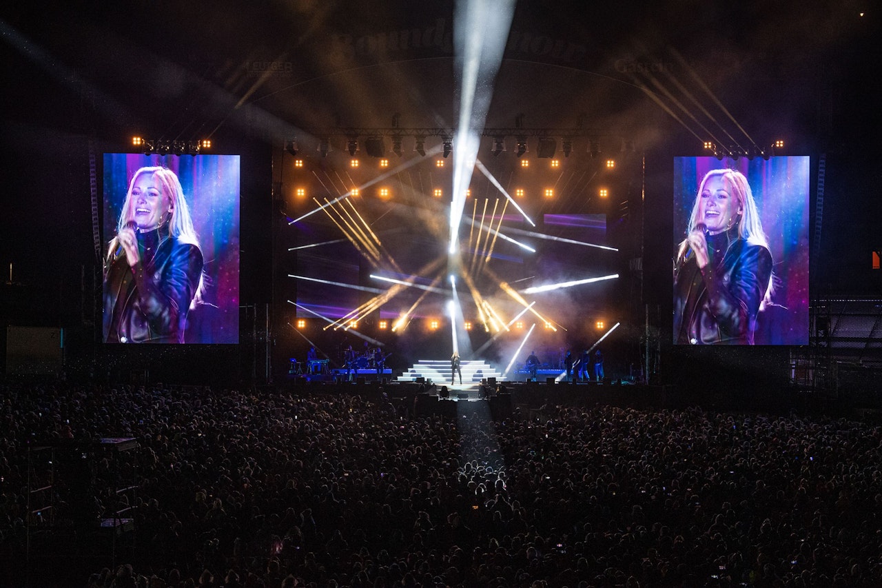 Heute.at - Helene Fischer unterbricht Österreich-Show für Selfie