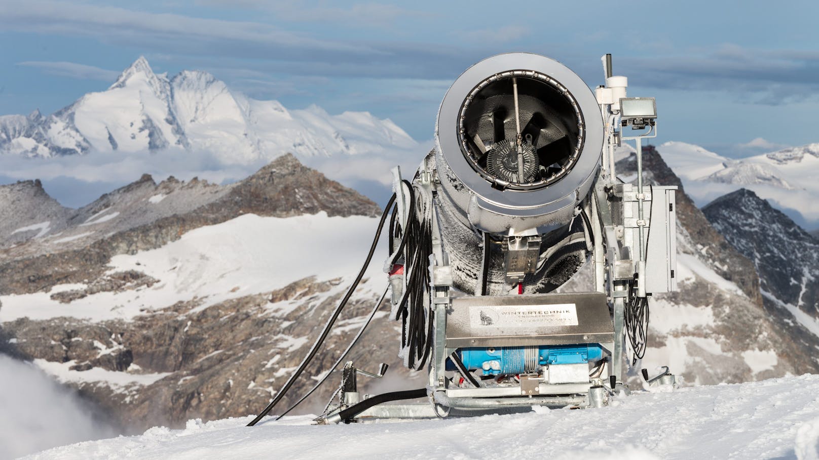 Die Schneekanonen am Mölltaler Gletscher sind seit 15. September in Betrieb.