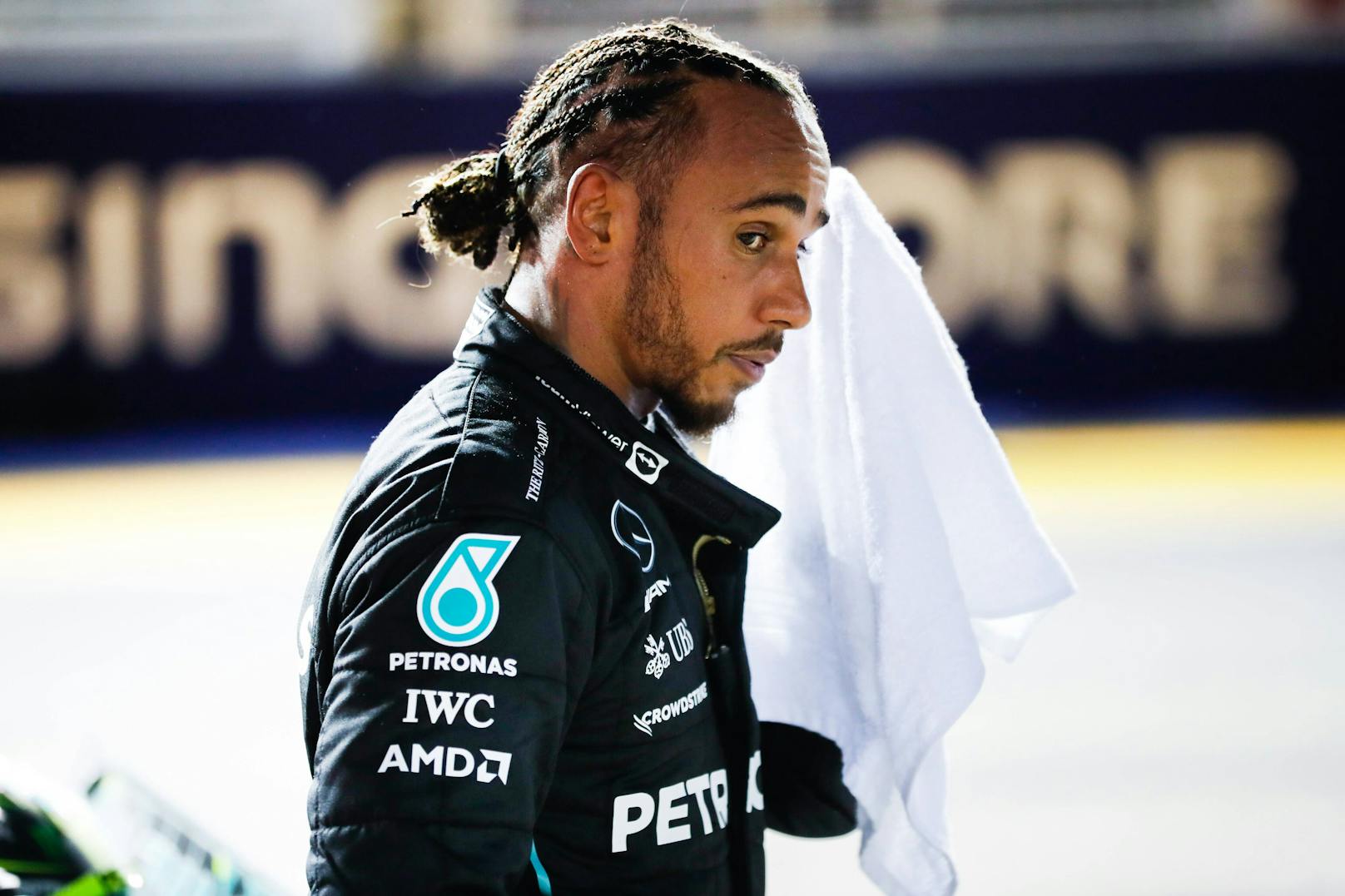 Mercedes kassiert Geldstrafe wegen Hamilton-Piercing
